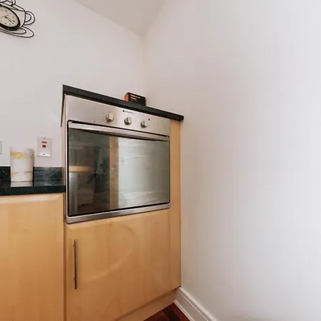 Exhilarating 2bd Flat With Outdoor Patio Dublin! Lägenhet