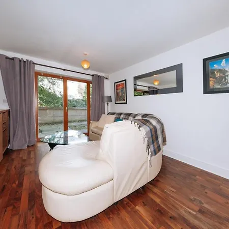 Exhilarating 2bd Flat With Outdoor Patio Dublin!